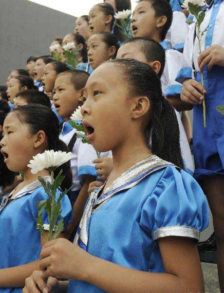 Tangshan mourns quake victims