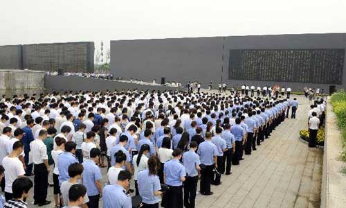 Tangshan mourns quake victims