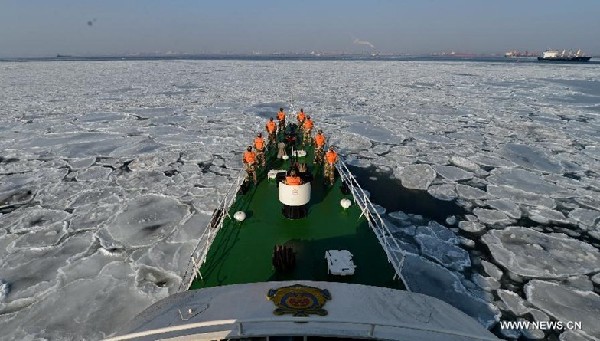 Cold snap creates thick sea ice in Bohai Bay