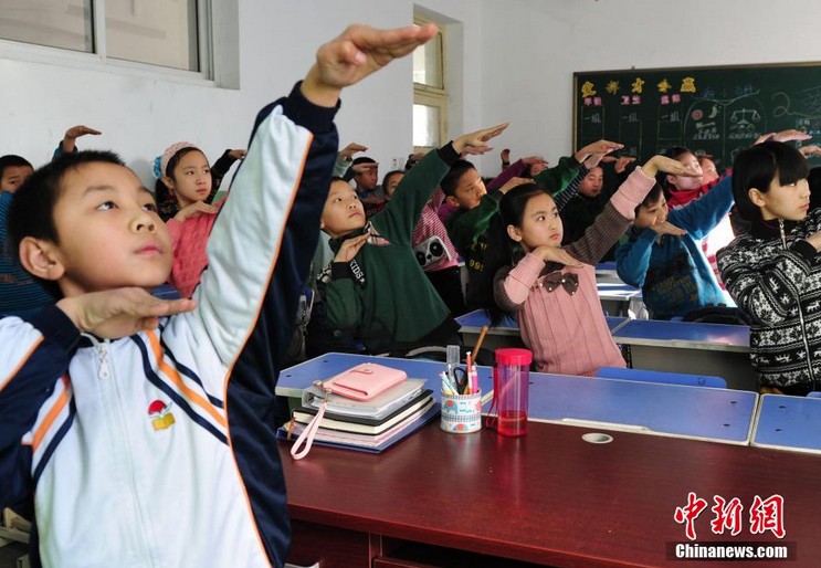 Primary school invents aerobic exercise against smog