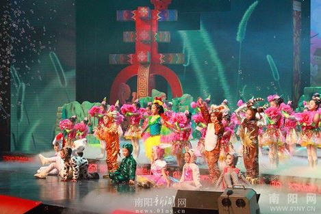 Spring Festival Gala held in Nanyang