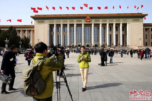 Female reporters stick to work at two sessions