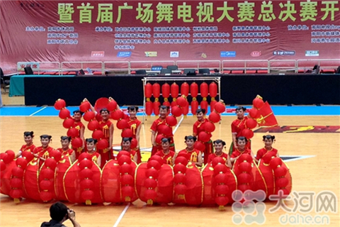 Nanyang square dancing finals get televised