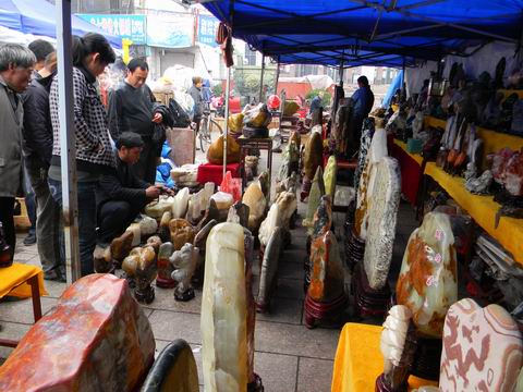 Rare stones and jade articles exhibited at Ruzhou theatre square