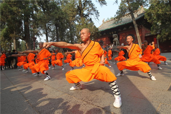 Kung fu dazzles Shaolin Temple