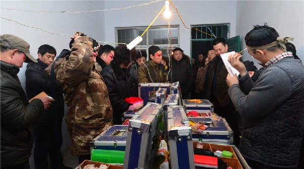 Opera troupe tours remote Henan villages