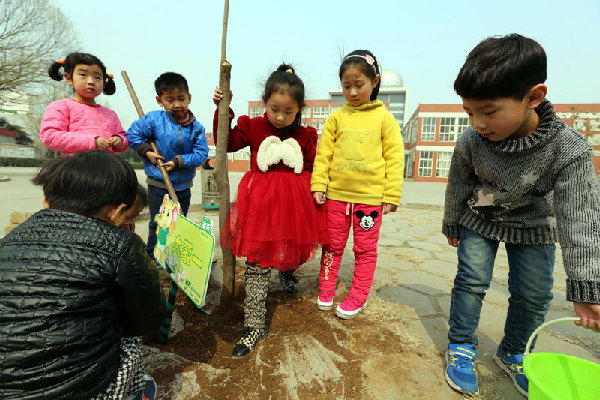 Tree planting boosts China's green drive