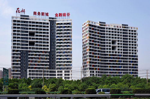 Huaqiao apartments welcome residents