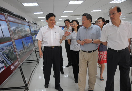 Chong Quan visits Huaqiao