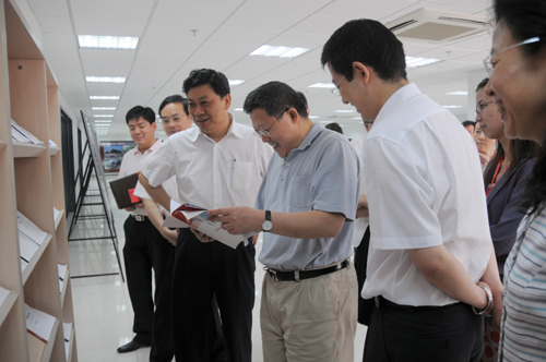 Chong Quan visits Huaqiao