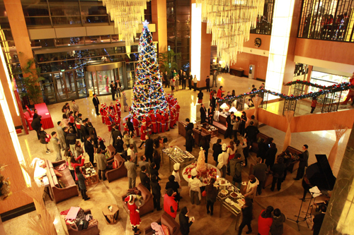 DoubleTree by Hilton Huaqiao held Christmas lighting ceremony