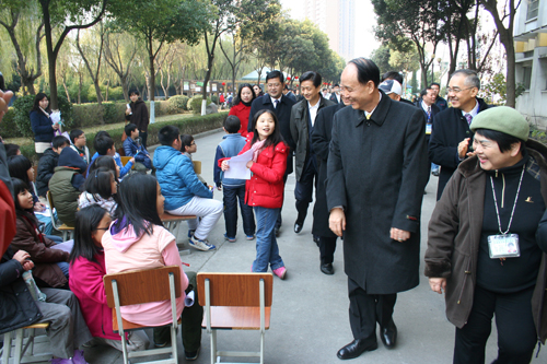 Lin Join-sane visits Huaqiao