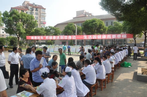 Mobile clinic arrives at Huaxi community