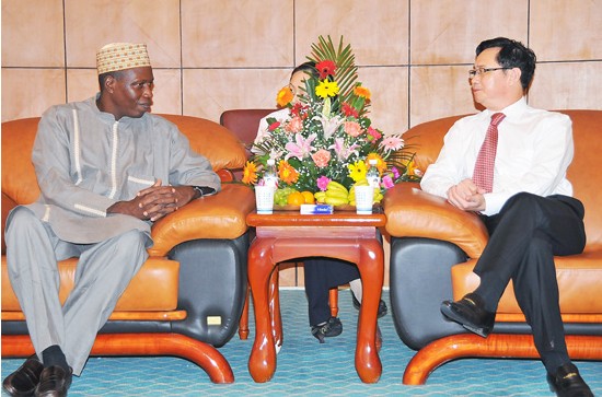 Yang Jixue receives Malian guests