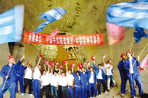 The upstream tunnel for Yellow River Crossing Project complete