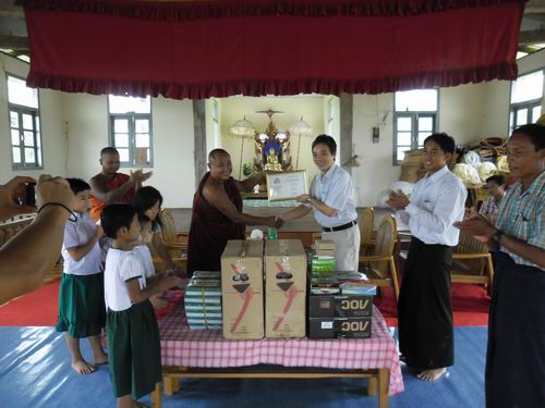 CGGC-Myanmar Shwegyin Hydropower Station Dept makes donations to local school
