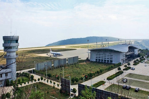 The Panzhihua Bao'anying Airport in Sichuan (China)