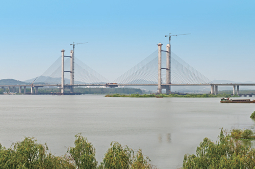 The Xiangyang Hanjiang River No.3 Bridge (China)