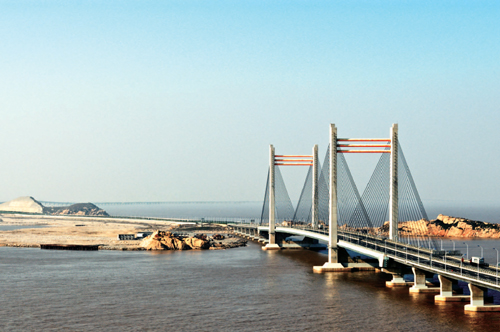 The Port-Bridge Section of the East Sea Bridge Project (China)