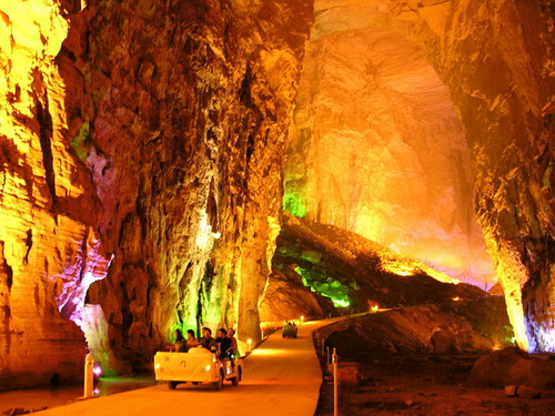 Tenglong Cave Group in Enshi