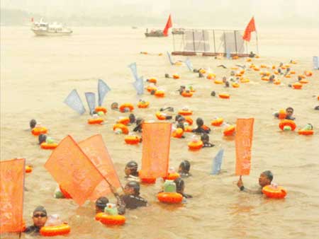 37th Wuhan International Crossing Yangtze River Festival kicks off