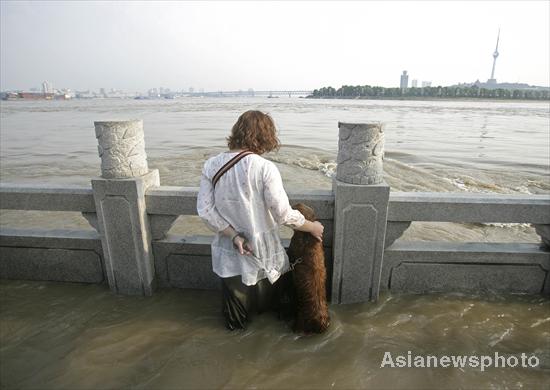 Wuhan turns flood into fun