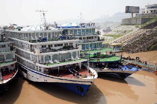 Ship lock services halt at Three Gorges Dam for safety of dam