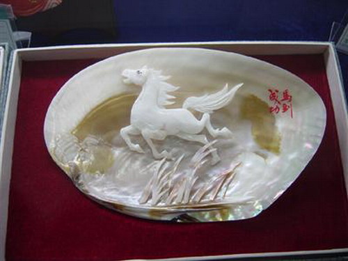 Honghu shell carving