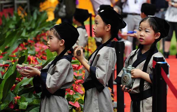 Traditional Han costume seen at commemorative ceremony to honor Qu Yuan