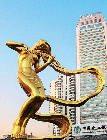 Sculptor: Artworks can promote city to the world