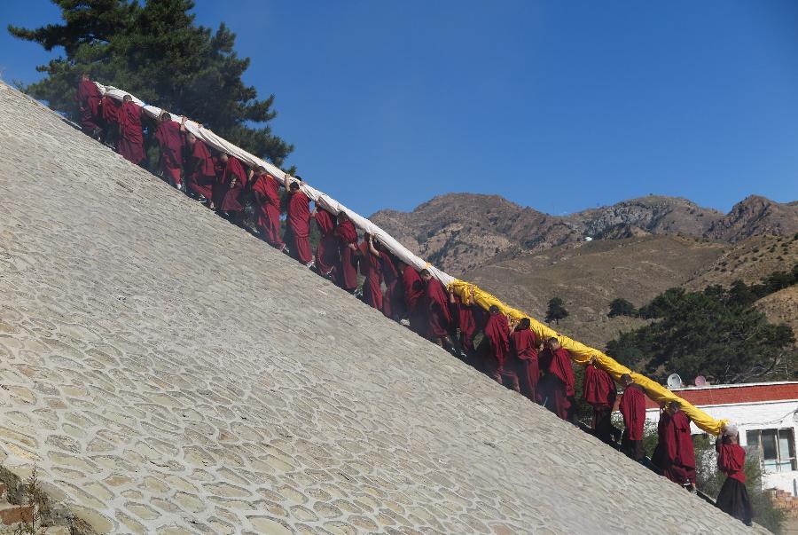 Gigantic Thangka displayed at Wudangzhao Monastery