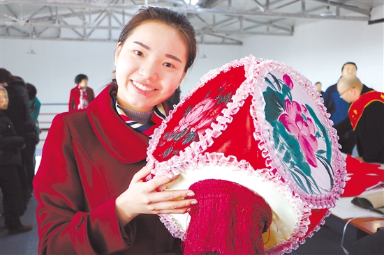 Handmade lanterns mark Chinese New Year in Baotou