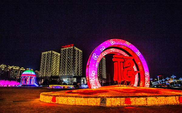 Lantern shows light up Baotou city