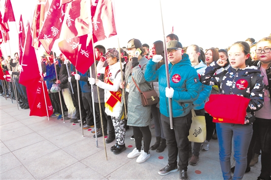 Volunteers mark Learn From Lei Feng Day
