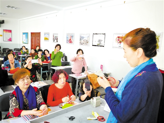 Paper-cutting training center launches at University for the Elderly