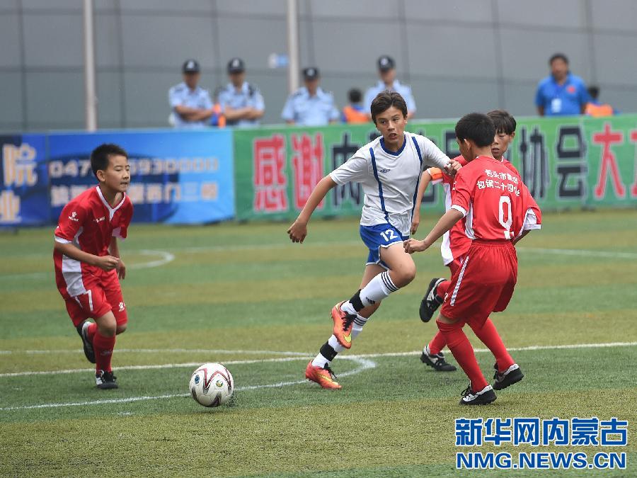 Chinese, Russian and Mongolian teenagers meet at football camp