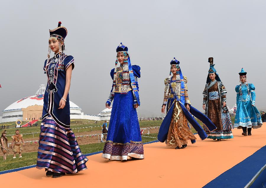 Mongolian costumes highlight 1st China-Mongolia Expo’s opening