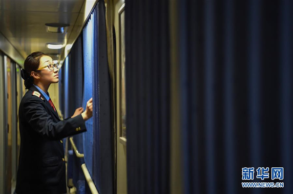 Night watchmen on Spring Festival travel train