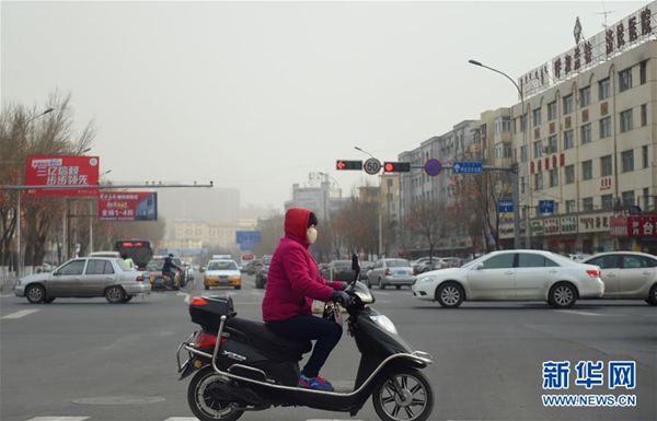 Sand storm sweeps across Inner Mongolia