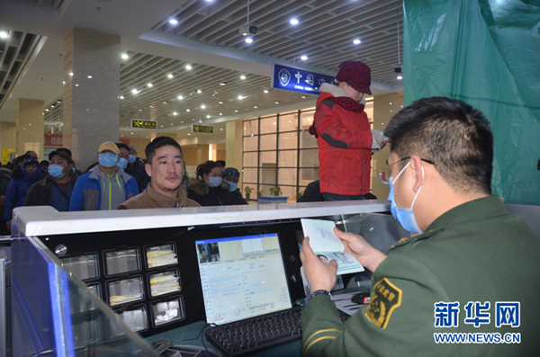 Inner Mongolia border guards stay put even in a sandstorm