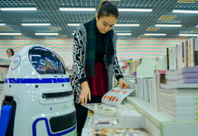Robot shopping guide comes to Hohhot
