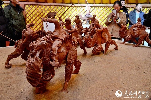 Camel culture festival enchants tourists on Urad grassland