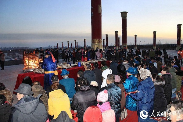 Mongolians exalt fire spirit in Bayannur