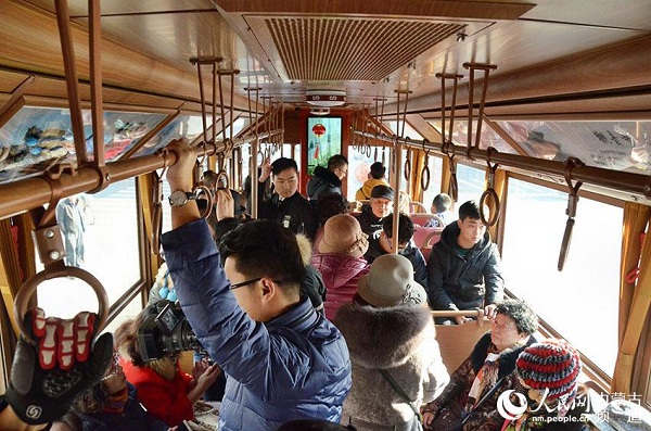 Tourists enjoy retro transport in Hohhot