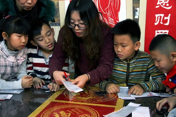 Young pupils learn paper cutting