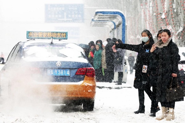 Snowstorms cause traffic disruptions across Inner Mongolia