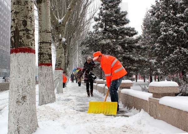 Snowstorms cause traffic disruptions across Inner Mongolia