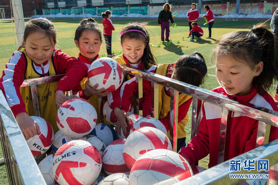 Hohhot girls enjoy soccer training