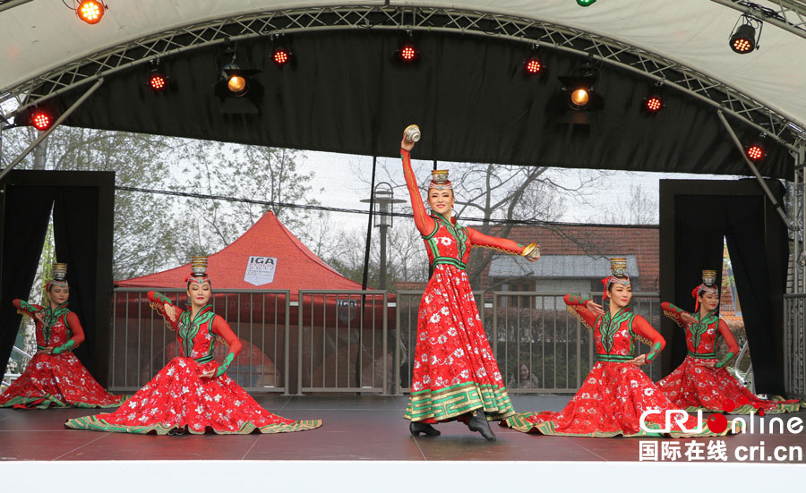 Inner Mongolian troupe performs in Berlin