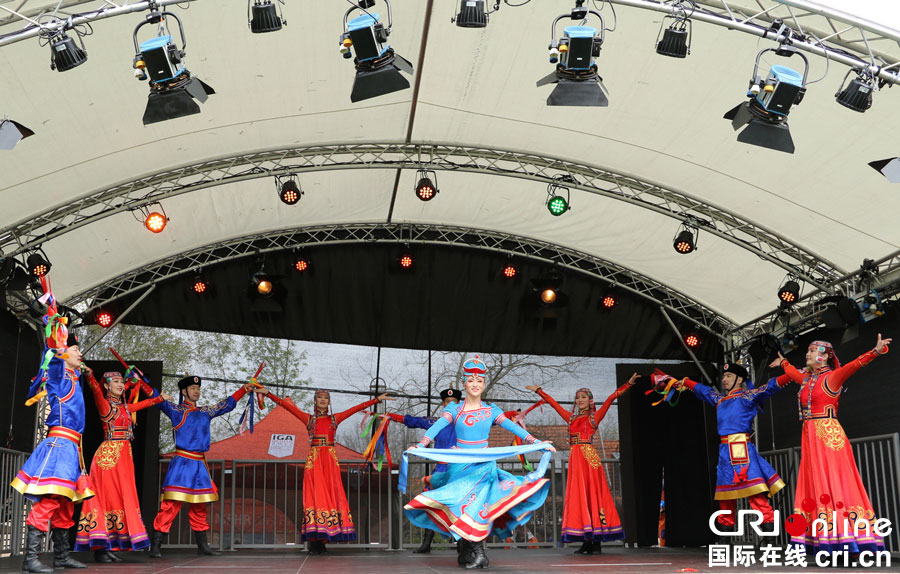 Inner Mongolian troupe performs in Berlin